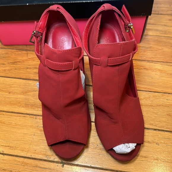 Red Heels - Picture 2 of 5